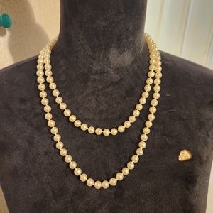White and gold pearl necklace 24 inches